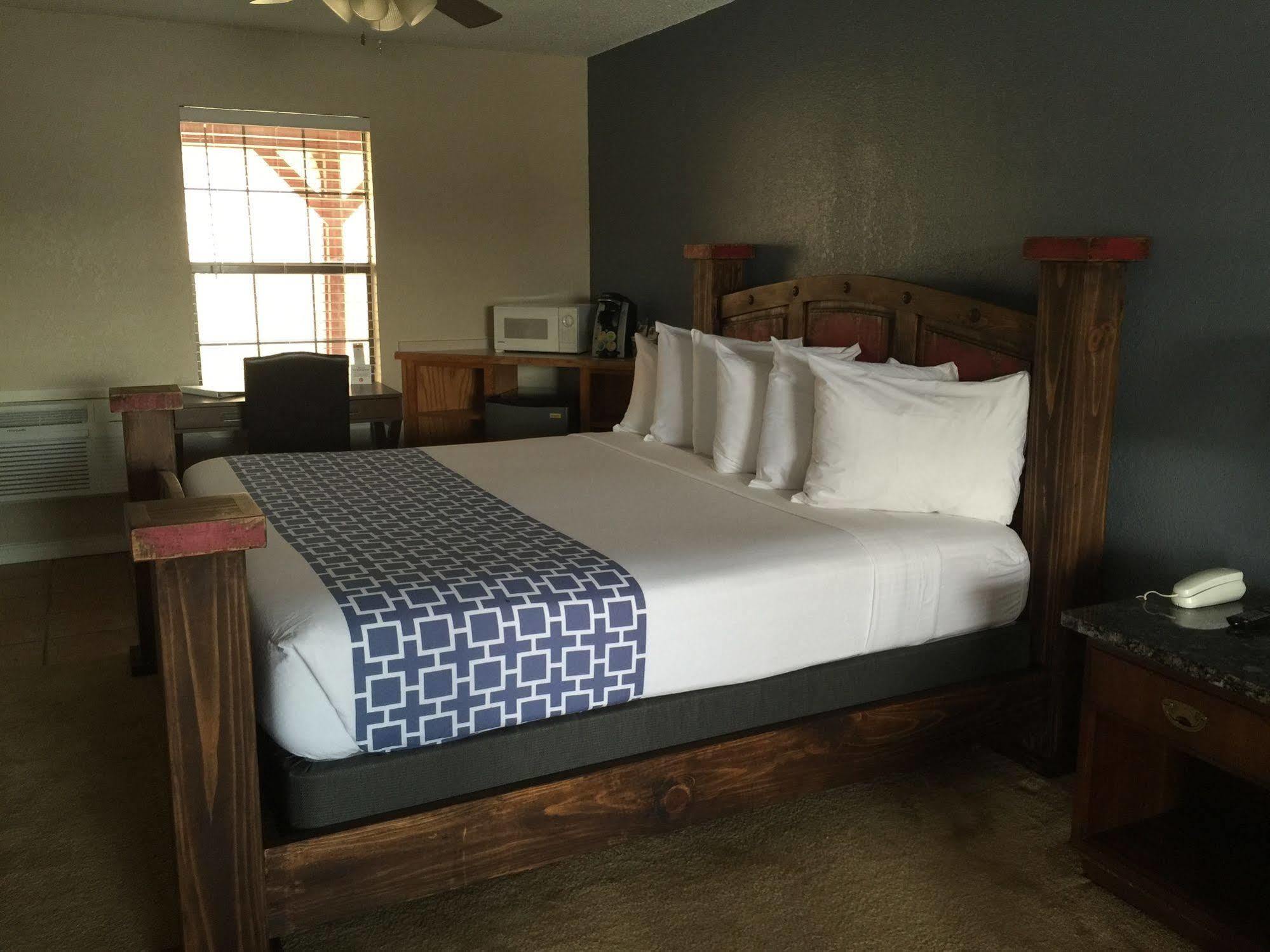 Four Horseman Travel Lodge Pilot Point Extérieur photo