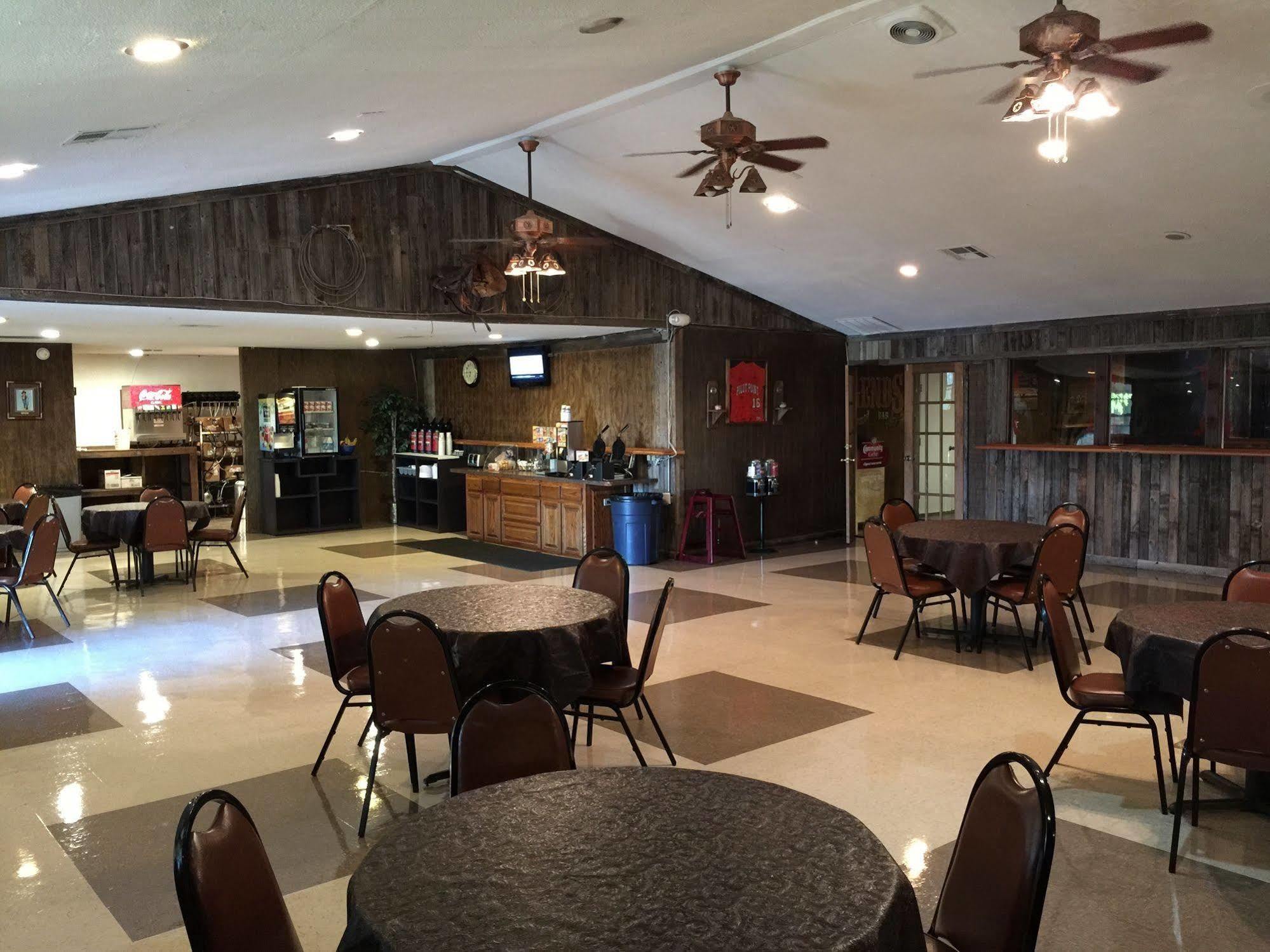 Four Horseman Travel Lodge Pilot Point Extérieur photo