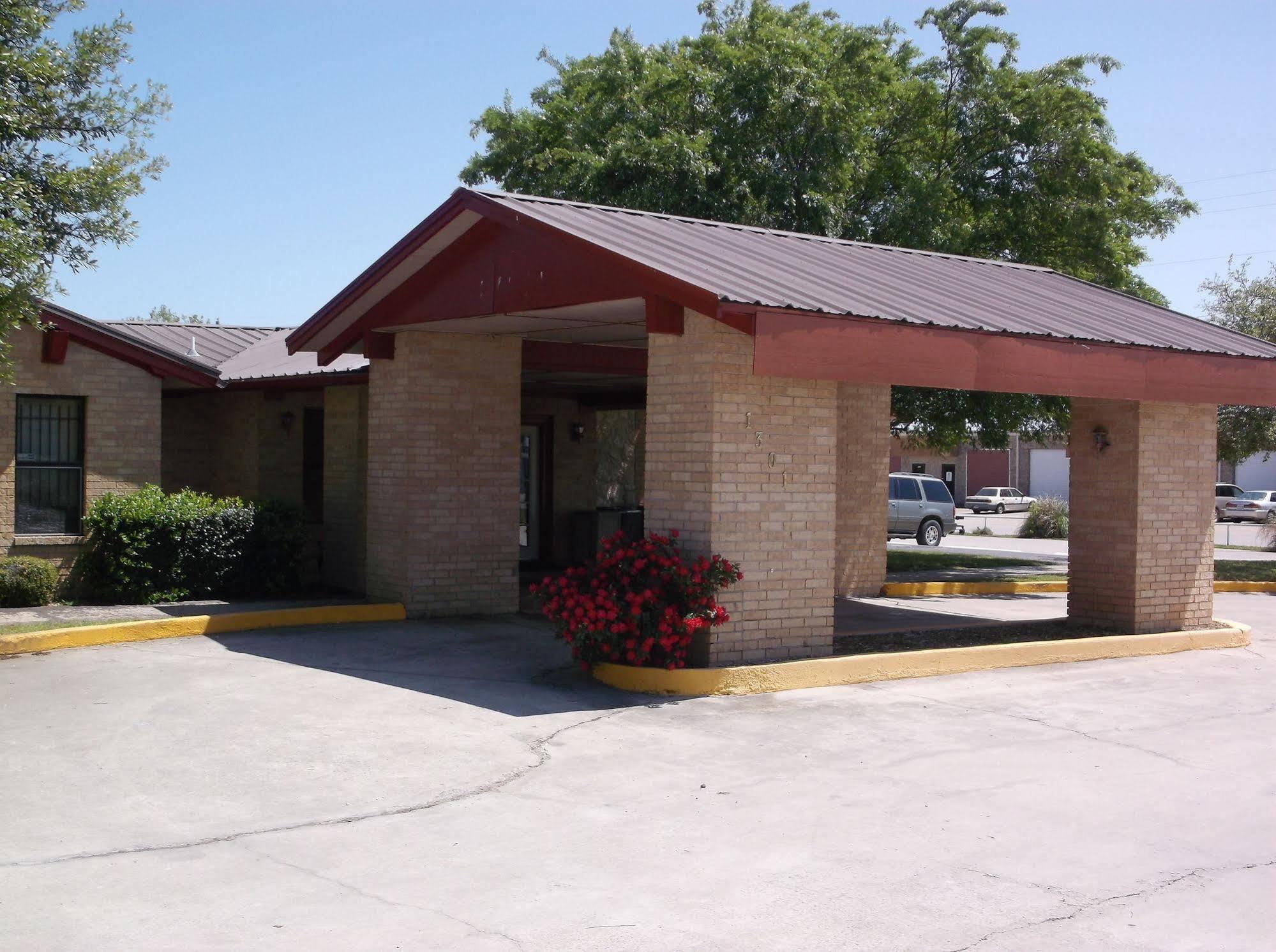 Four Horseman Travel Lodge Pilot Point Extérieur photo